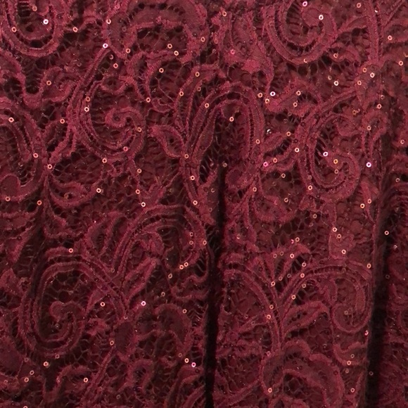 Catherine’s burgundy sequence top gently used size 2x - Picture 2 of 4